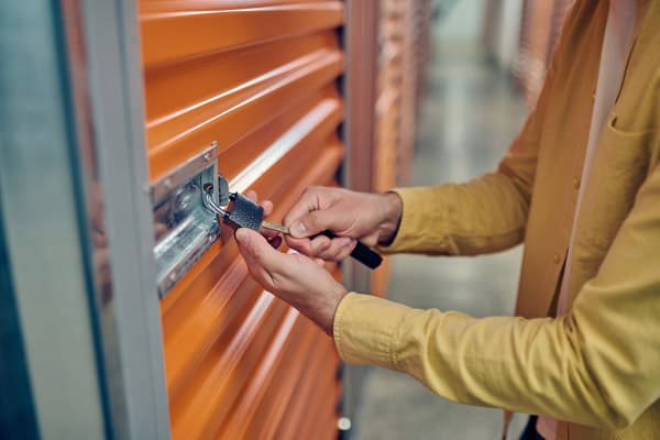 Guardamos tus muebles en A Coruña